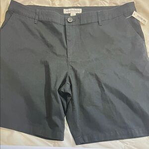 Amazon mid-rise slim fit Bermuda shortsWomen’s Size 18 Black